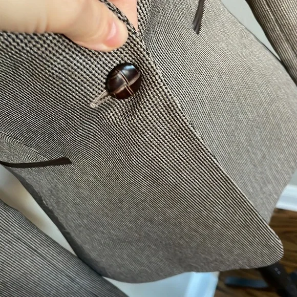 Tahari blazer jacket suit - Picture 5 of 6